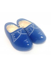 Blaue Holzschuhe mit Zierleiste