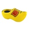 Gelber Clog-Bleistiftspitzer mit Bauernmotiv