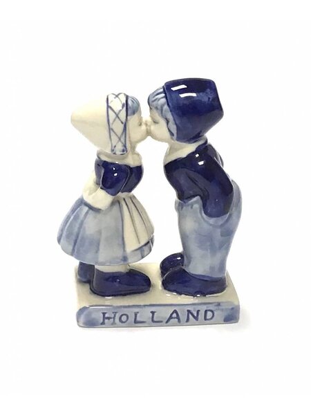 kissing couple delfts blue