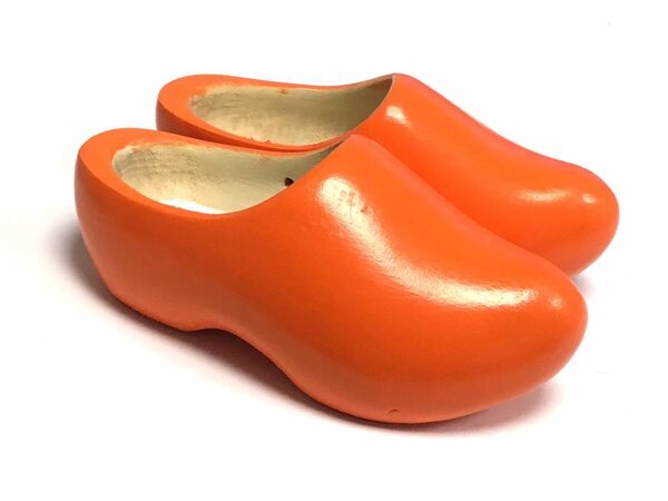 Orange Holzschuhe