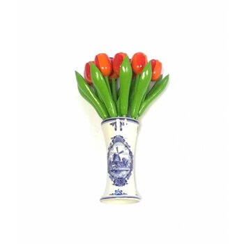 kleine Tulpen aus Holz in Orange in einem blauen Vase Delft