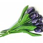 boeket met houten tulpen donker paars