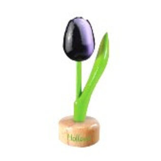 Holztulpe auf Fuß in dunkelviolett
