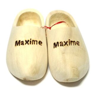 Holzschuhe mit Gravur