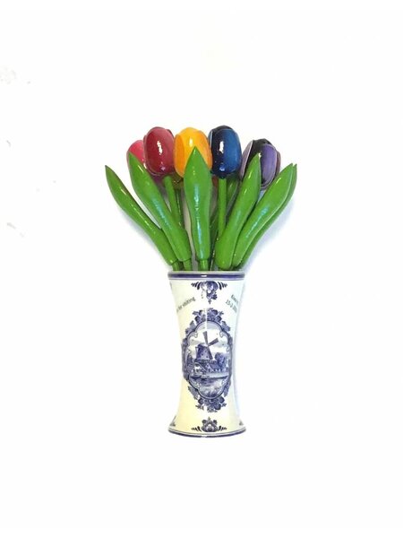 grote houten tulpen in een Delfts blauwe vaas met logo