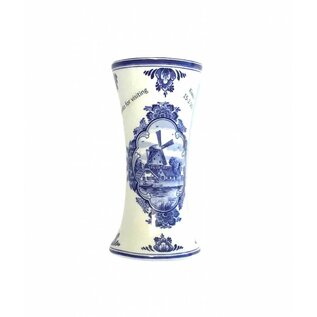 große hölzerne Tulpen in einer blauen Delfter Vase mit Logo