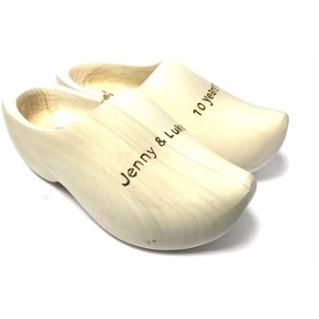 Pointed wooden shoes with engraving