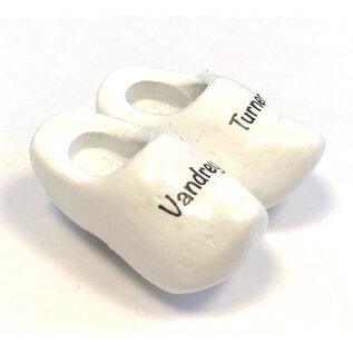 Clog on a with text