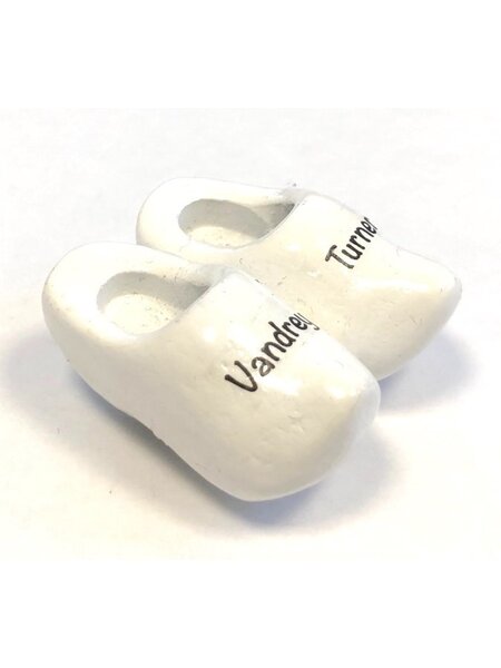 Clog on a with text