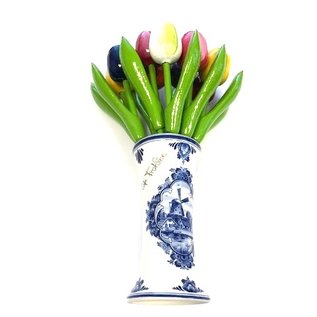 grote houten tulpen in een Delfts blauwe vaas met logo