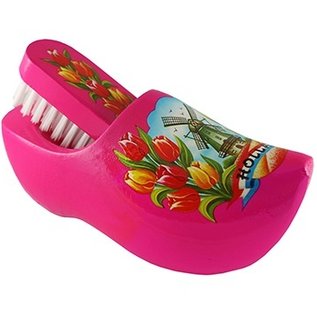 Brush clog with logo