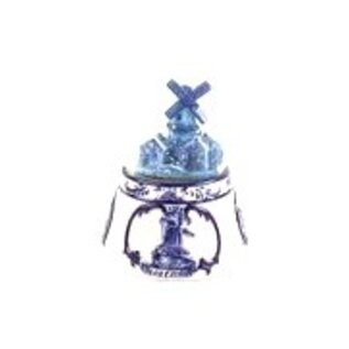 Kleine sneeuwbol delftsblauw met een dorpje met molen