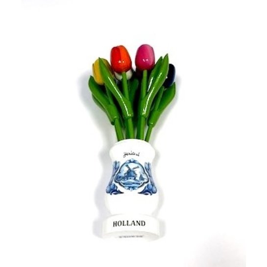 wit-roze houten tulpen in een rode houten vaas