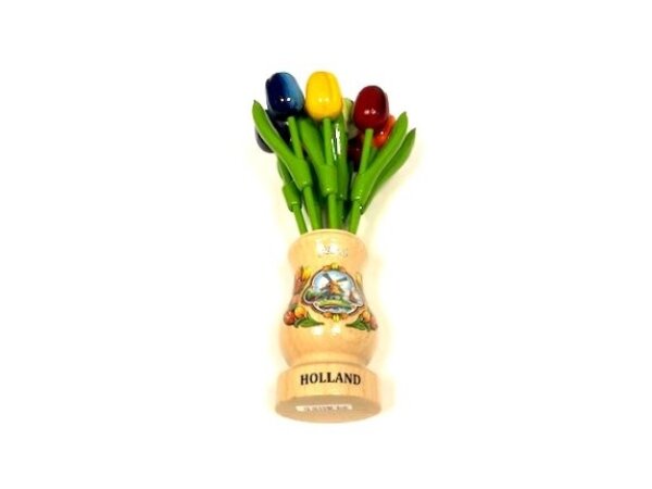 Gemengde  houten tulpen in een transparant houten vaas