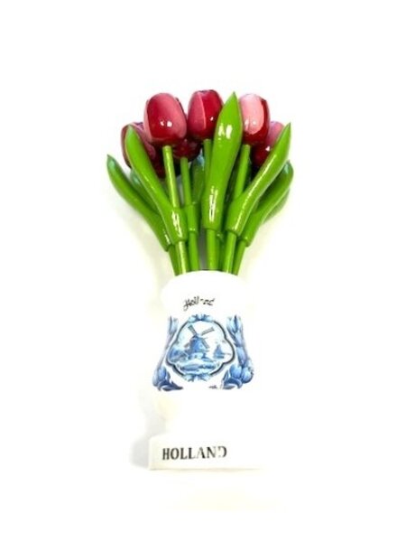 Rood-witte houten tulpen in een wit houten vaasje