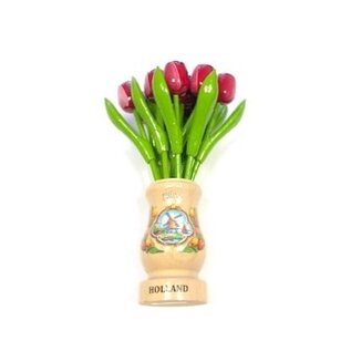 Rot-weiße tulpen aus Holz in einer transparenten Holzvase