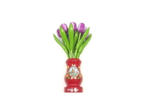 Paarse houten tulpen in een rode houten vaas