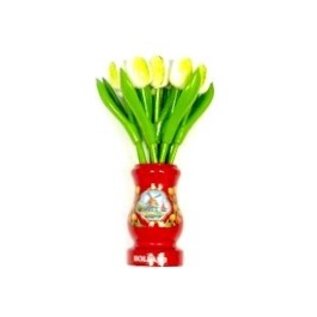 Weiße Tulpen aus Holz in einer roten Holzvase