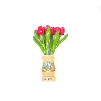 Roze houten tulpen in een transparant houten vaas