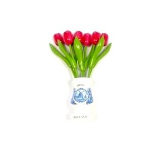 Rosa Tulpen aus Holz in einer weißen Holzvase