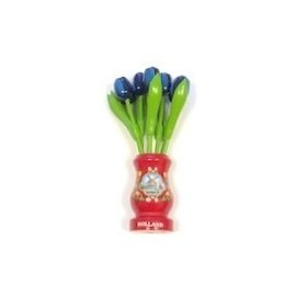 Blaue Tulpen aus Holz in einer roten Holzvase