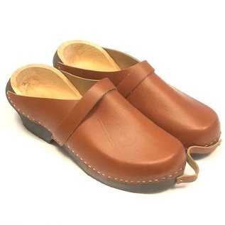 Brown skipperclogs