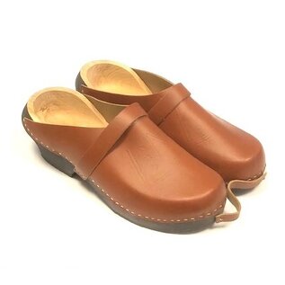 Brown skipperclogs