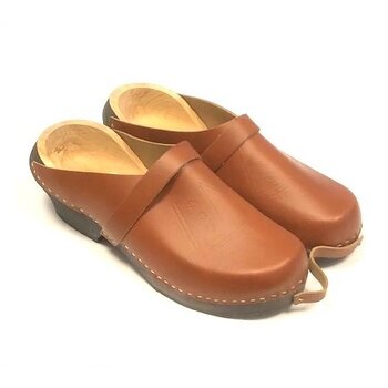 Brown skipperclogs