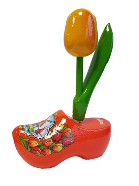 Gele houten tulpje op een oranje klomp