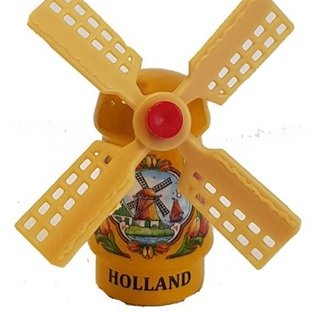 Gele souvenirmolen op een magneet