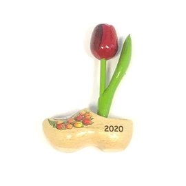 Tulpen aus Holz auf einem Clog mit Text