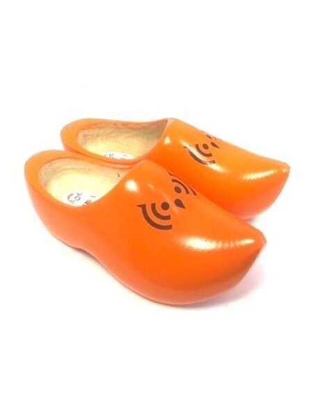pointed wooden shoes with logo