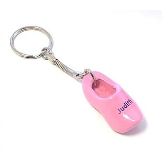 Keychain with a clog with text