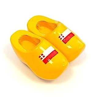 Souvenir clogs on a magnet with flag