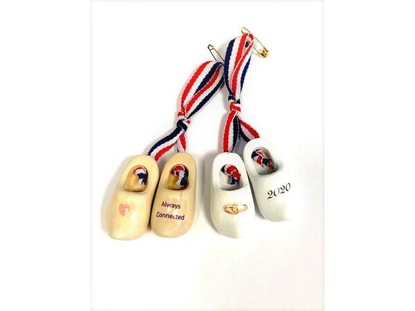 Corsage clogs with text