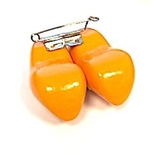 Brooch clogs with text