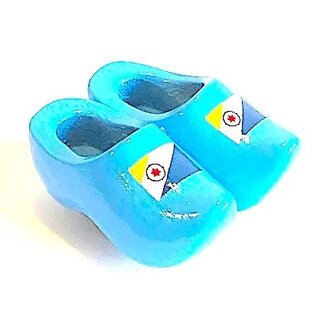 Souvenir clogs on a magnet with flag
