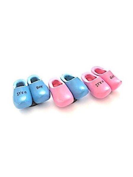 Birth clogs on a magnet