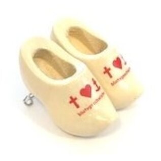 Brooch clogs with text