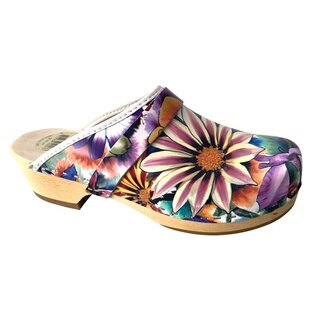 Ladies shoe clog flowers