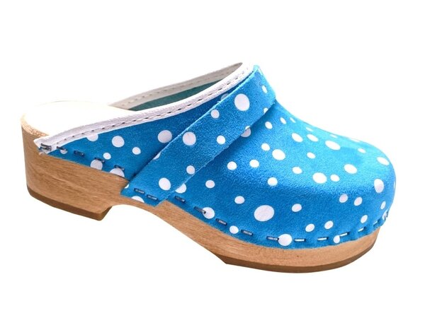 Blauwe schoenklomp met witte stippen