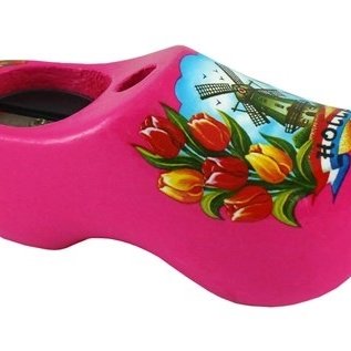 Bleistiftspitzer in einem rosa Clog