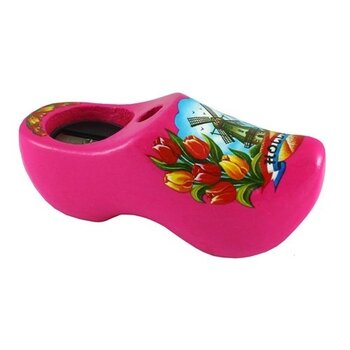 Bleistiftspitzer in einem rosa Clog