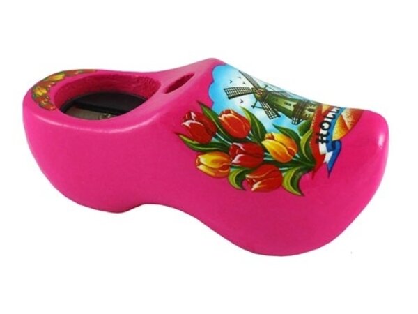 Bleistiftspitzer in einem rosa Clog