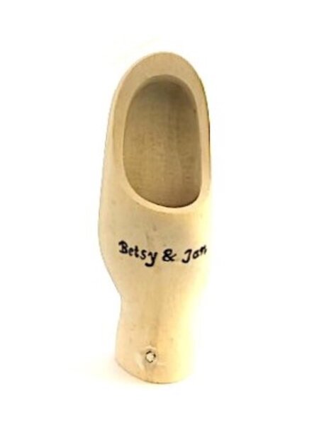 Desk clog on foot with engraving
