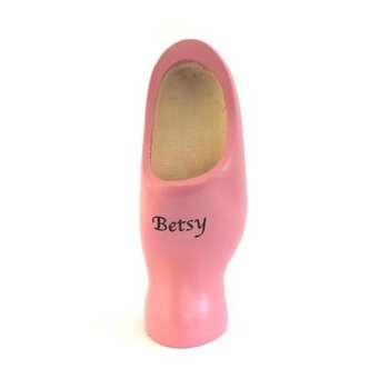 Desk clog on foot with text