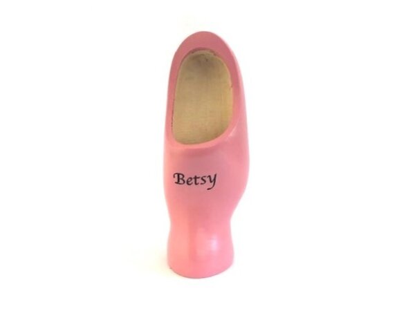 Desk clog on foot with text