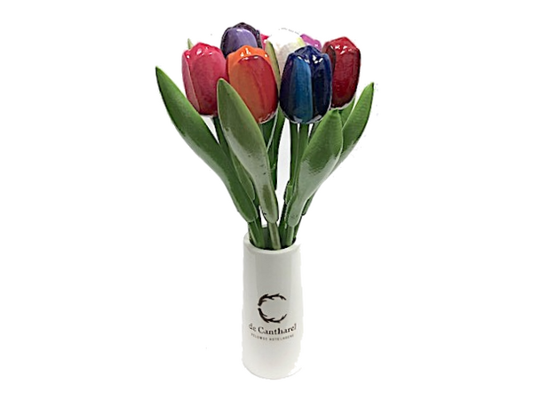 Große Tulpen aus Holz in einer Holzvase mit Logo