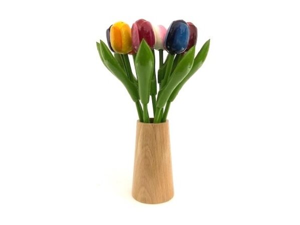 Große Tulpen aus Holz in einer Designvase aus Holz