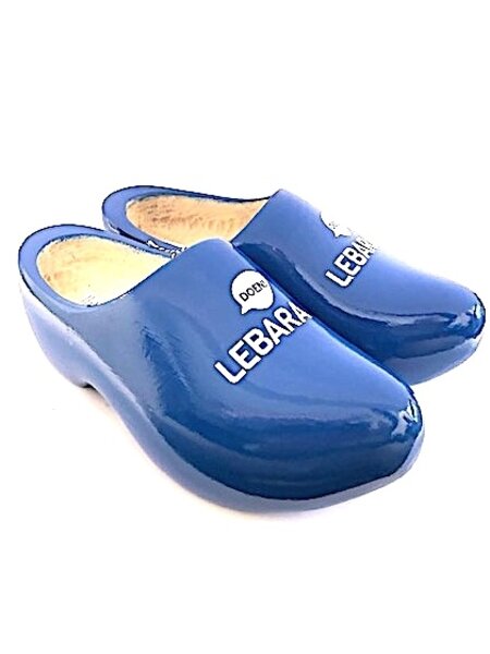 Holzschuhe mit Logo